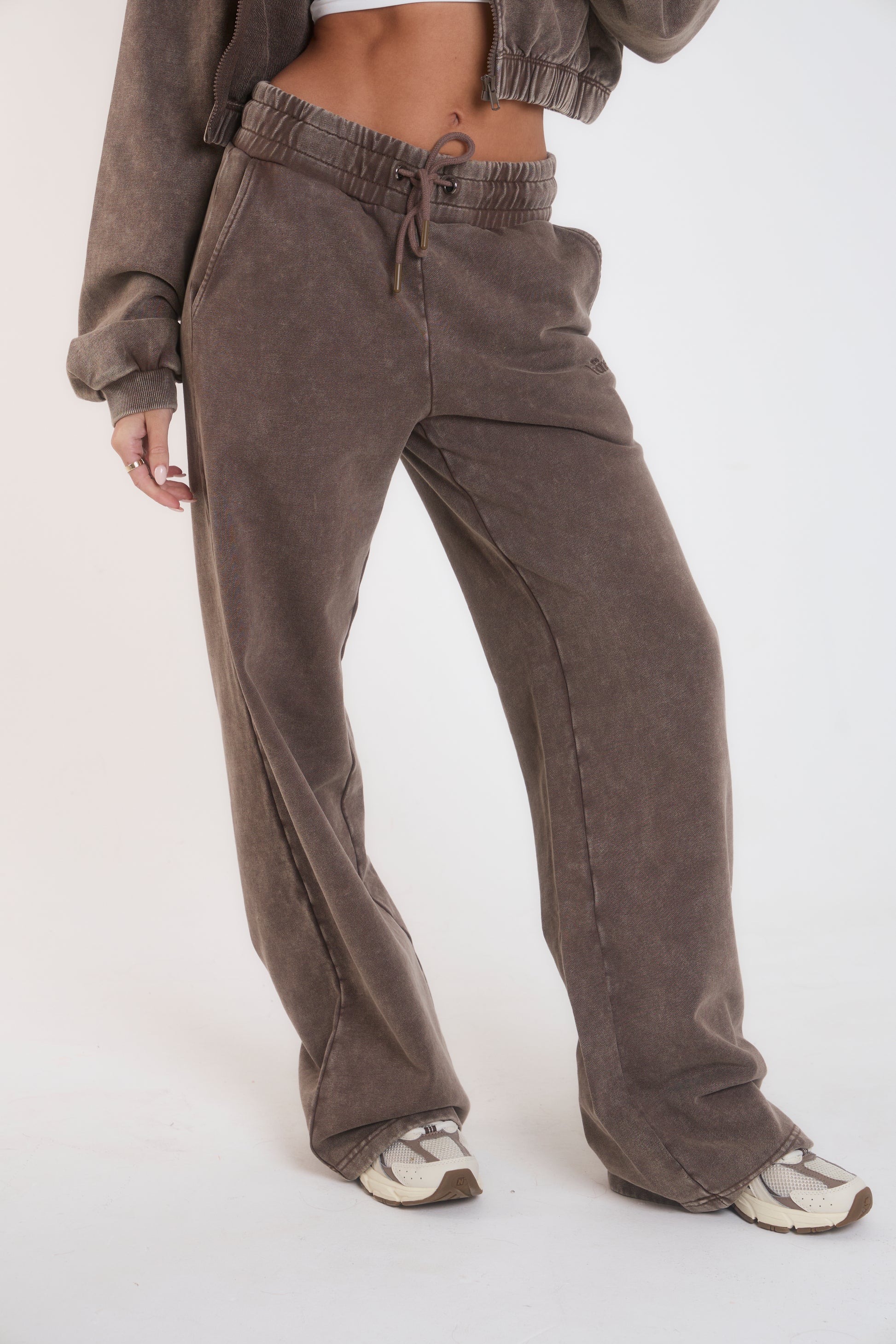 THH Wide Leg Jogger - Mocha