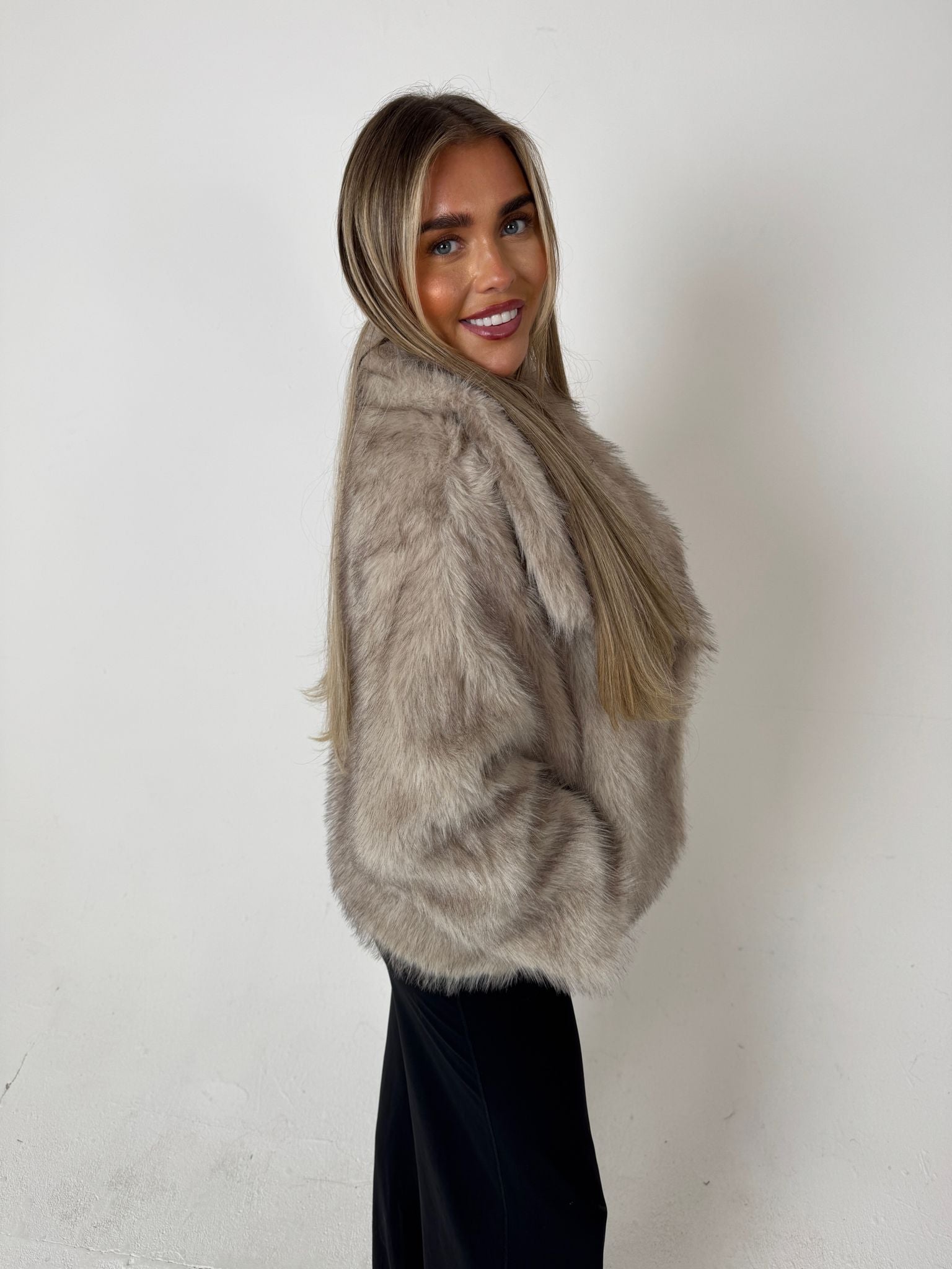 ‘Amelie’ Faux Fur Coat - Beige